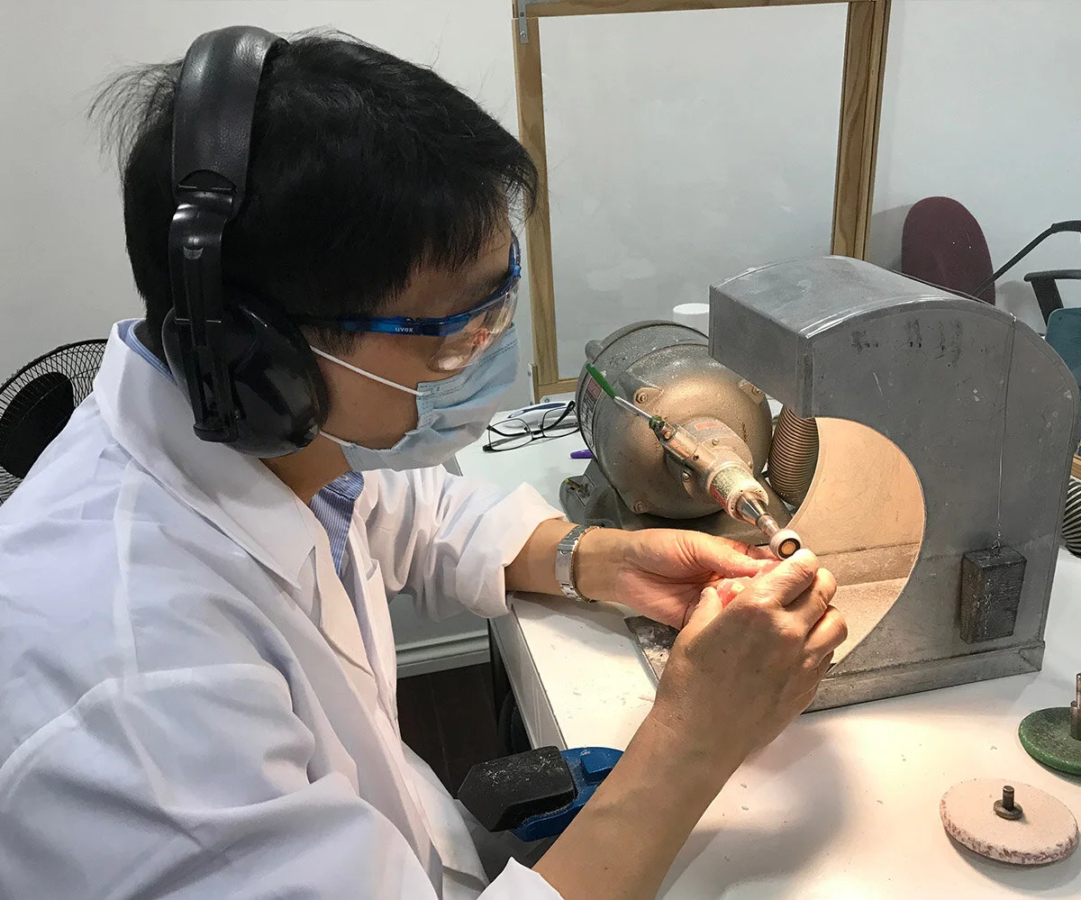 Precise denture adjustment for comfort